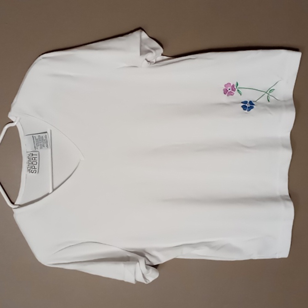 Jaclyn Smith Sport White Blouse w Flower Embellishment XL